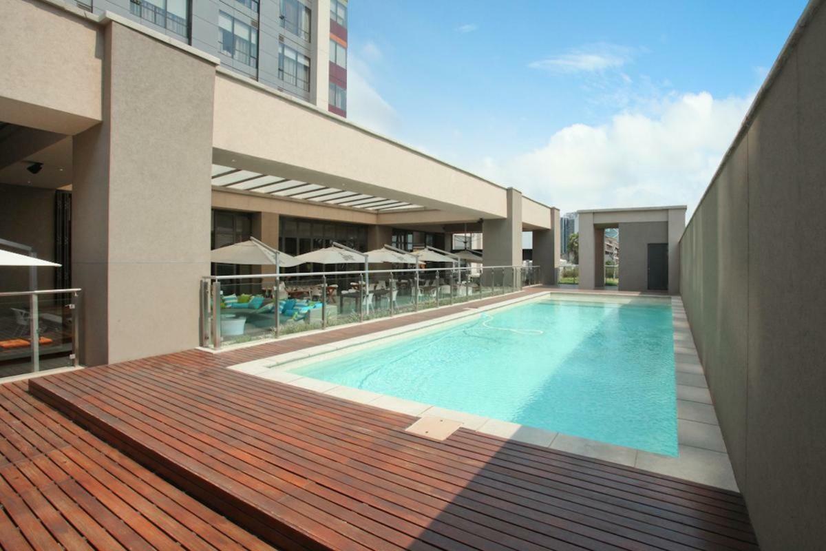 Sandton Skye Suites Johannesburg Exterior photo