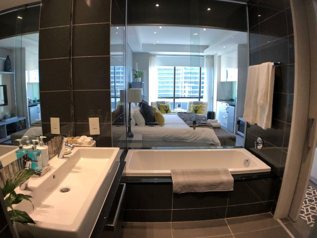 Sandton Skye Suites Johannesburg Exterior photo